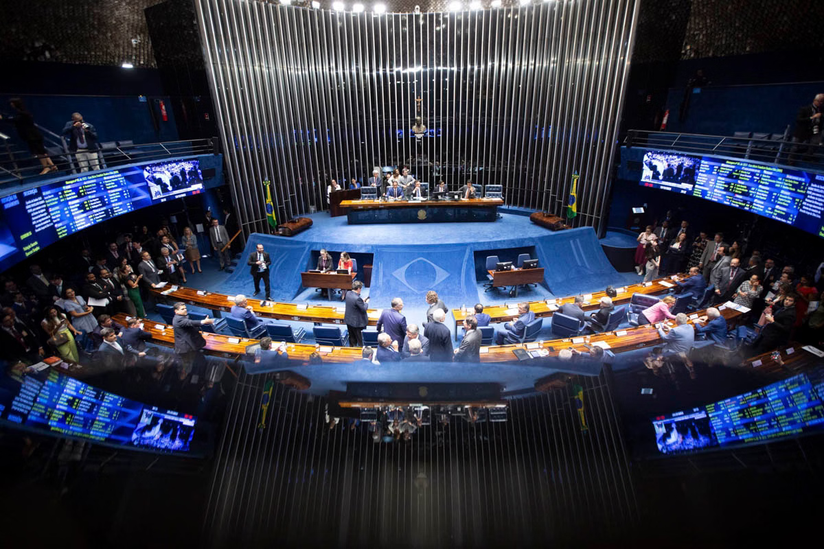 Parlamentares celebram rejeição da PEC da Blindagem no Senado