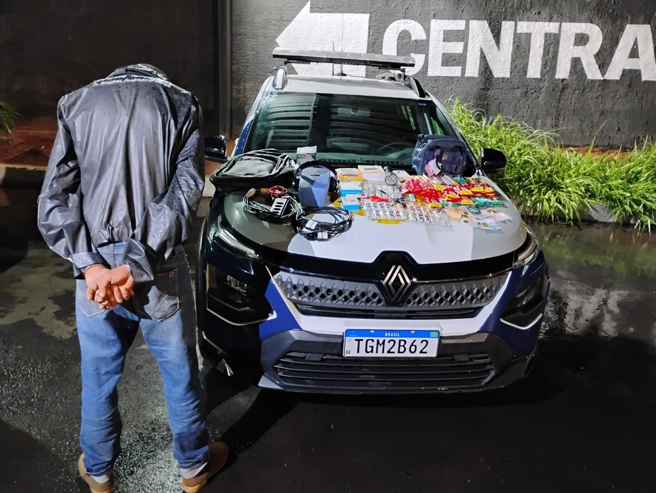 GCM prende suspeito após furto em loja no Jardim Todos os Santos em Senador Canedo<br>