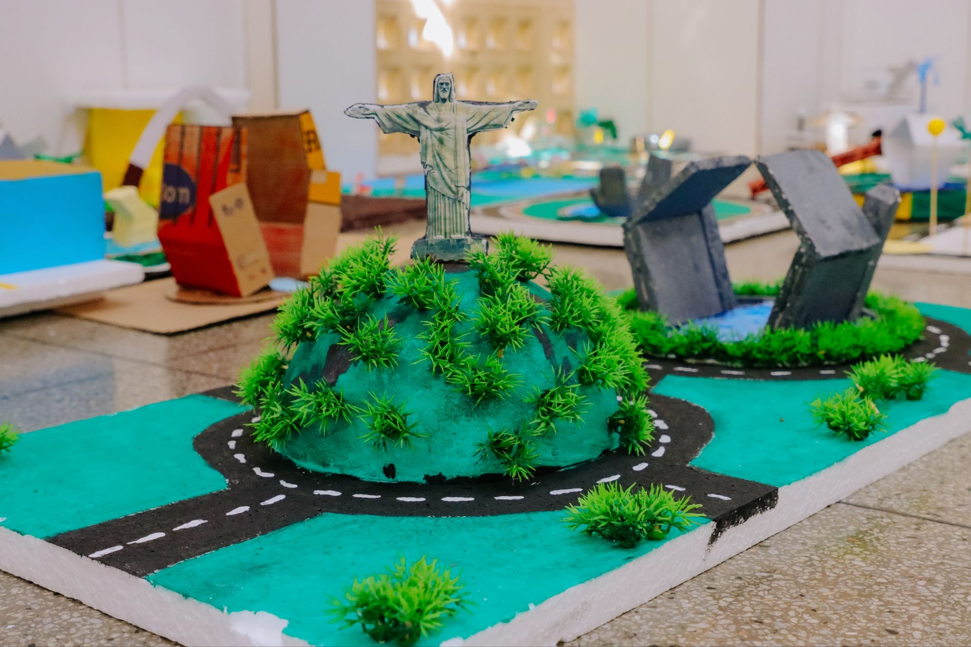 Alunos produzem maquetes de pontos turísticos de Senador Canedo