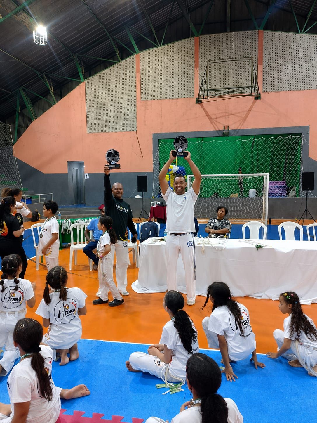 Capoeiristas de Senador Canedo conquistam nove medalhas em campeonato realizado em Silvânia