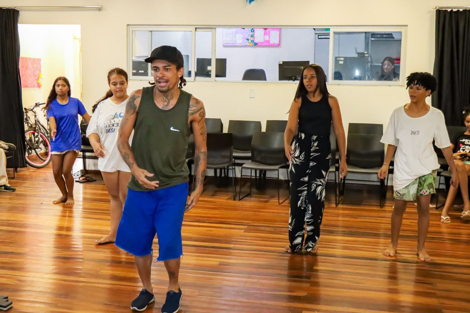 Cursos gratuitos chegam ao Jardim das Oliveiras com aulas de dança, violão, bordado e crochê