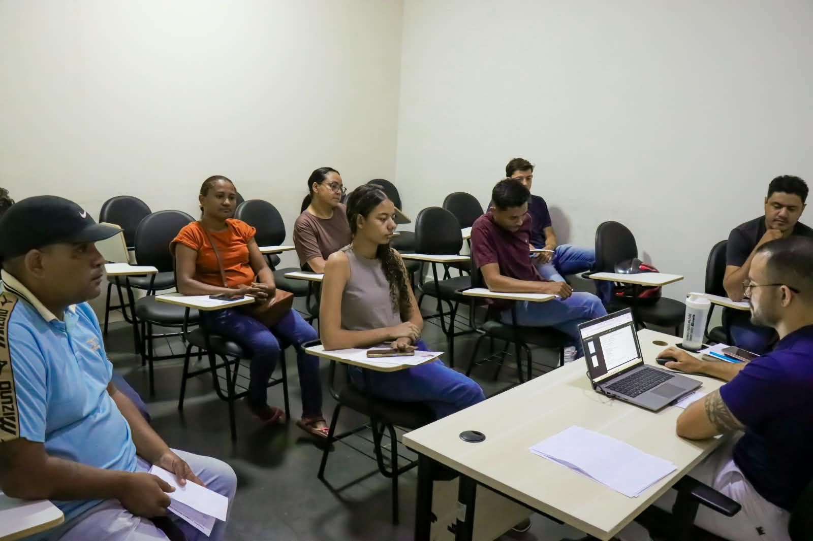 Mais de 2 mil vagas de emprego estão abertas em Senador Canedo