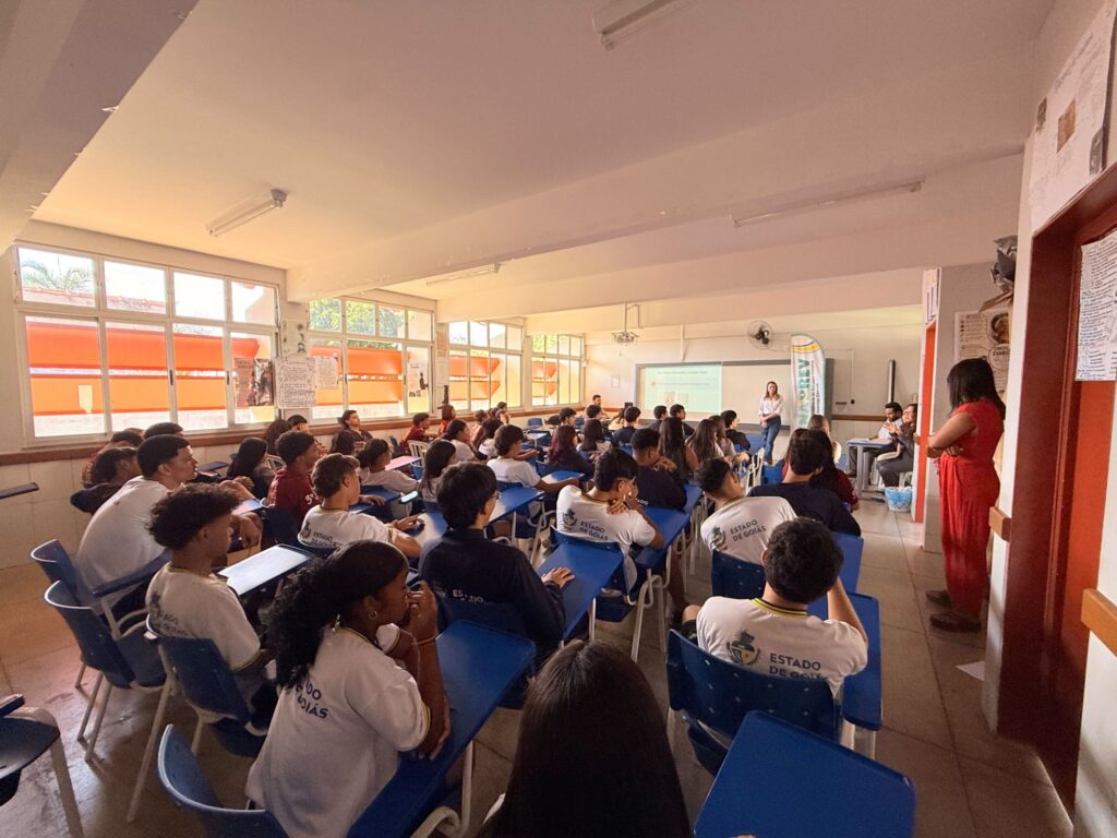 SENAPREV leva educação financeira a estudantes do Ensino Médio em Senador Canedo