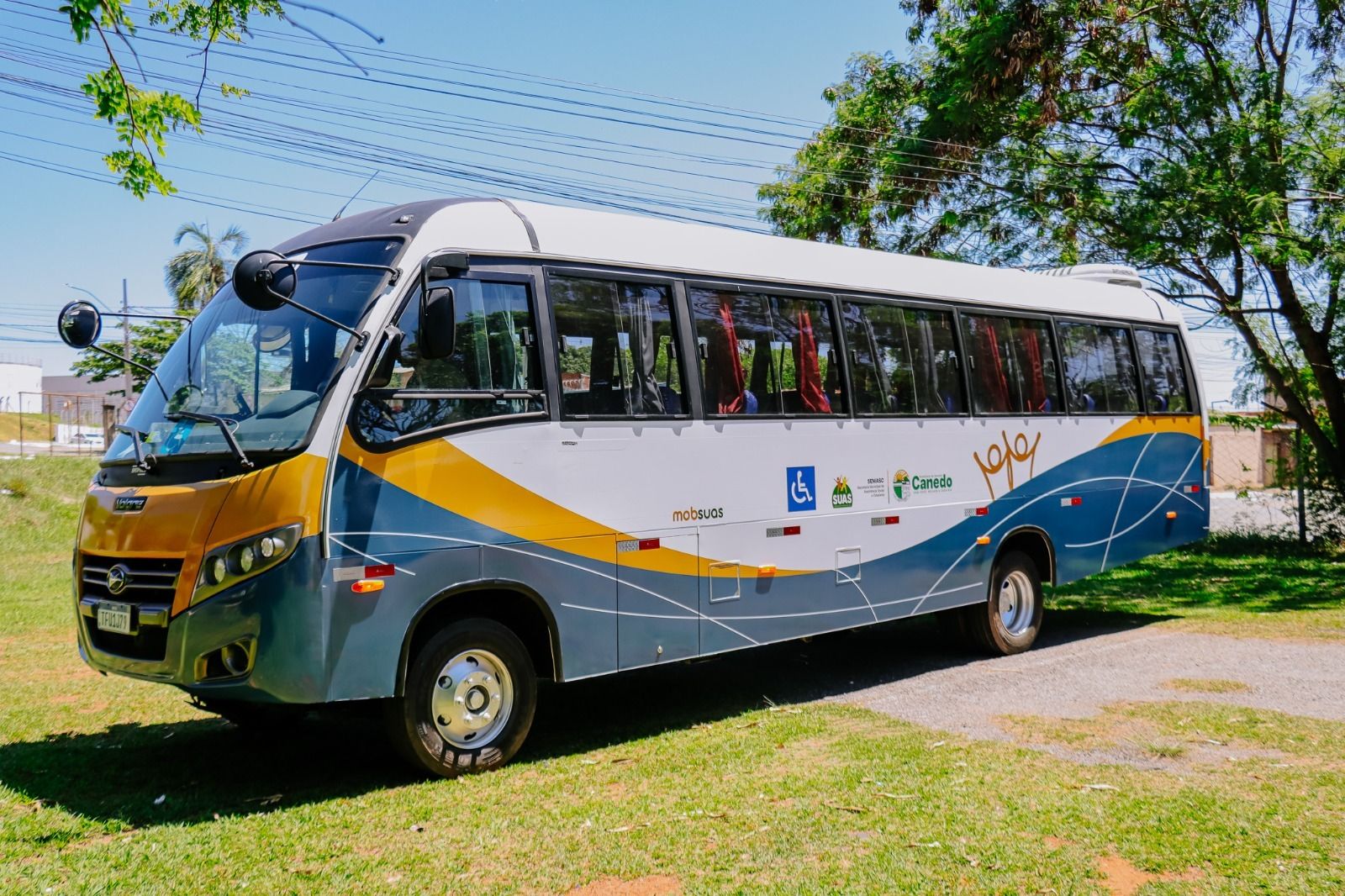 Senador Canedo recebe ônibus adaptado para reforçar atendimento da Assistência Social