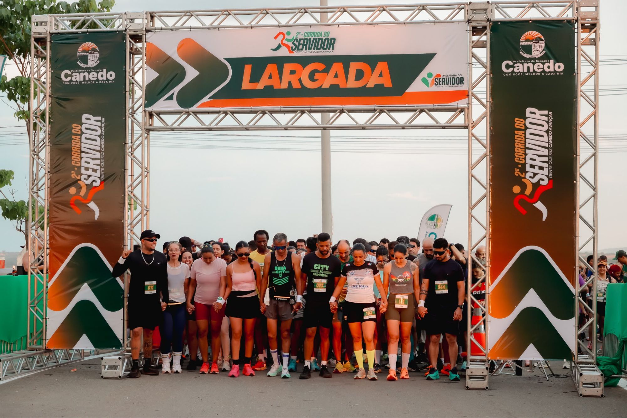 Corrida do Servidor reúne mais de 300 participantes e arrecada 300 kg de alimentos em Senador Canedo