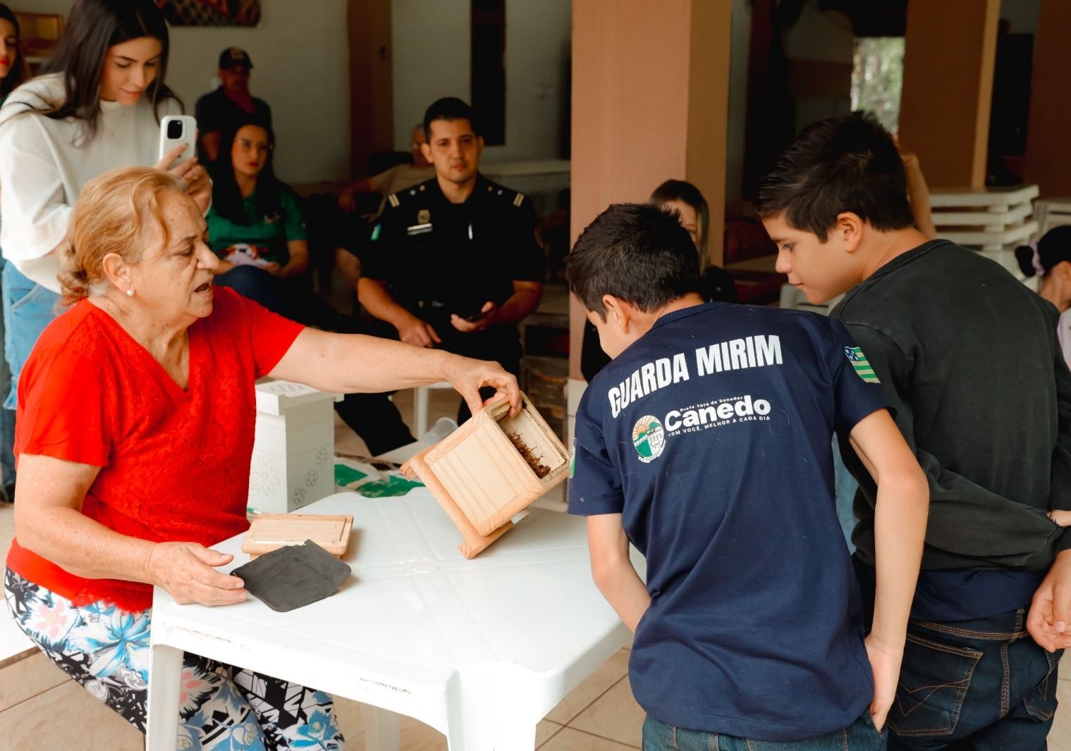 Guarda Mirim conhece meliponário e aprende sobre abelhas sem ferrão em Senador Canedo